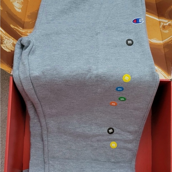 Champion Limited Edition Sweatsuit with M&M's Design - Picture 3 of 6